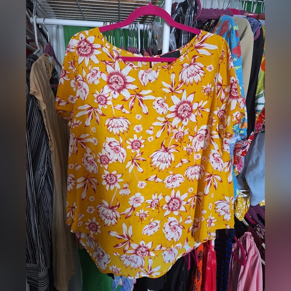 ATTENTION SIZE XL YELLOW FLORAL PRINT TOP